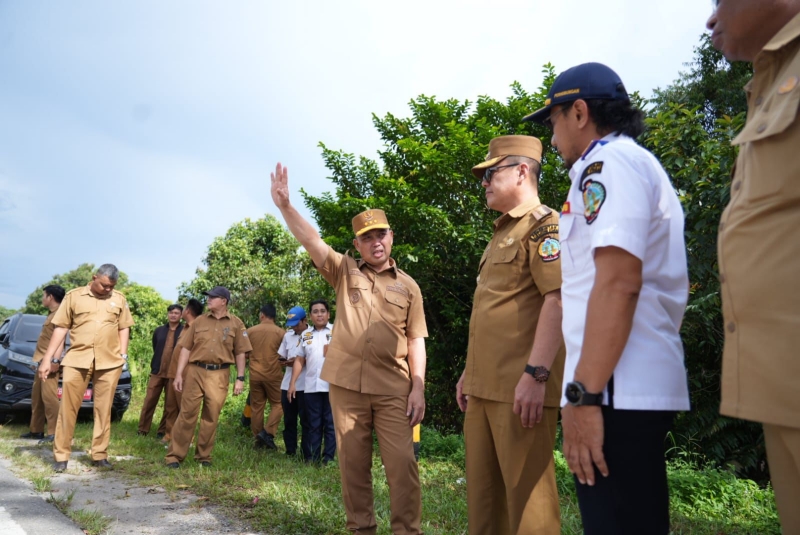 Gubernur Kalbar Ria Norsan Tinjau Lokasi Bandara Sukadana