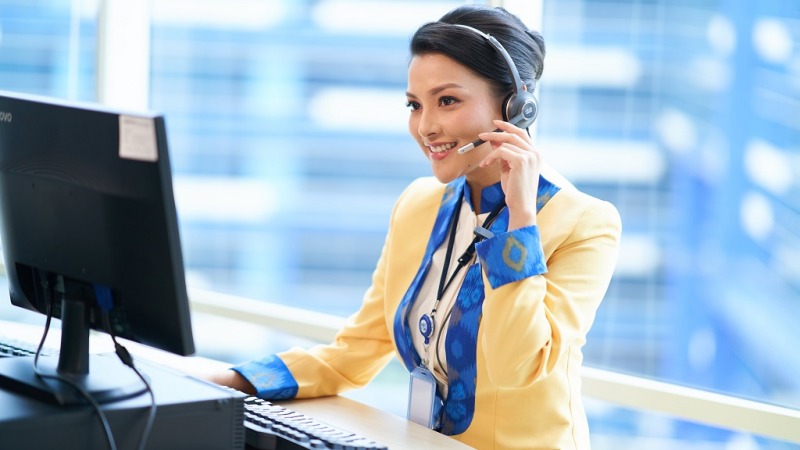 Menghubungi layanan pelanggan untuk mengatasi kendala login KlikBCA Bisnis secara aman.